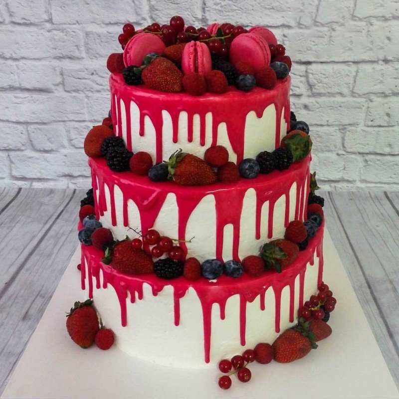 Торт Розовая глазурь с ягодами